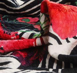 Pletenina plastický vzor tisk květy pruhy modrá