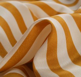 Hedvábný krepdešín vzor proužků