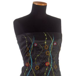 Vyšívaný taft geometrický vzor