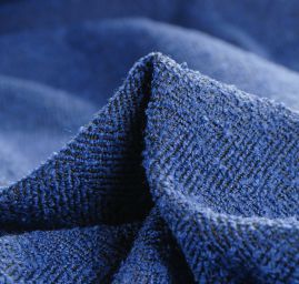 Kostýmová látka Art Fabrics rybí kost tmavě modrá