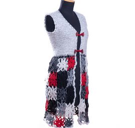 Originální vesta ručně pletené/háčkovaná červenošedá