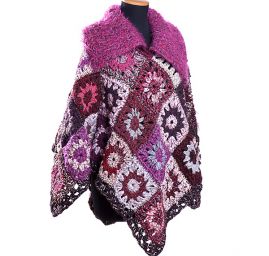 Originální háčkované pončo s velkým límcem